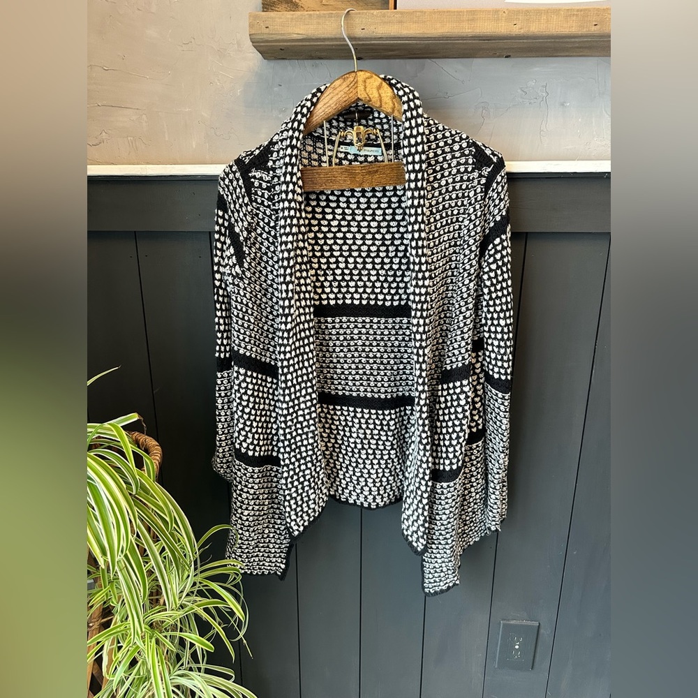Maurices Women's Cotton Blend Black and White Chunky Cardigan sz M